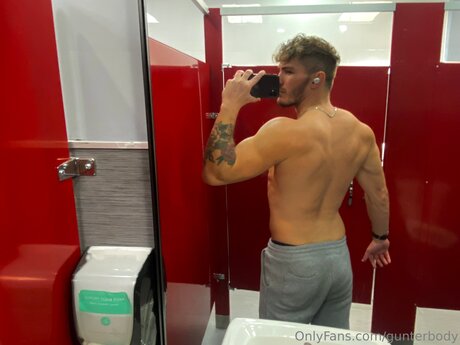 Gunterbody ポルノスター アダルト 写真