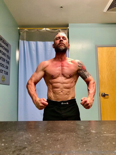 Musclemindsetfree 無料のスター 写真