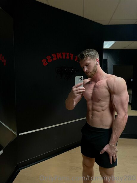Tommyboy280 裸のモデル 写真