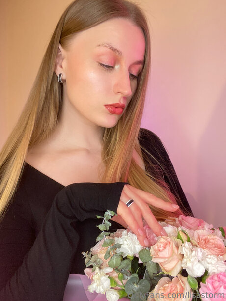 Lisastorm ポルノスター アート 画像