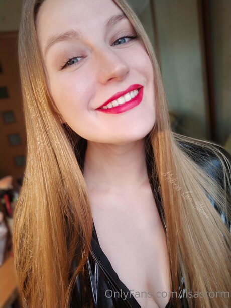 Lisastorm モデル 写真