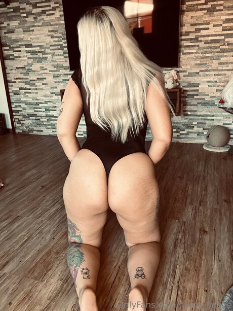 Nikita Suave 完璧なスター 写真