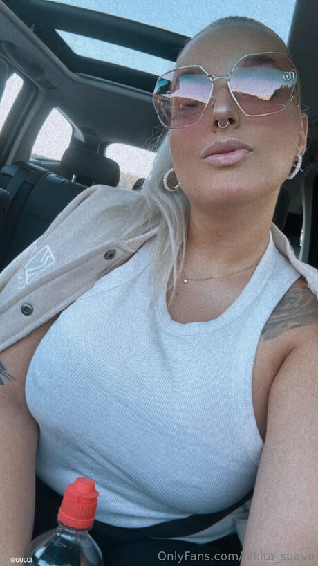 Nikita Suave セクシーなスター 画像