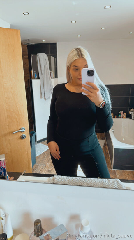 Nikita Suave ポルノスター 独占 画像