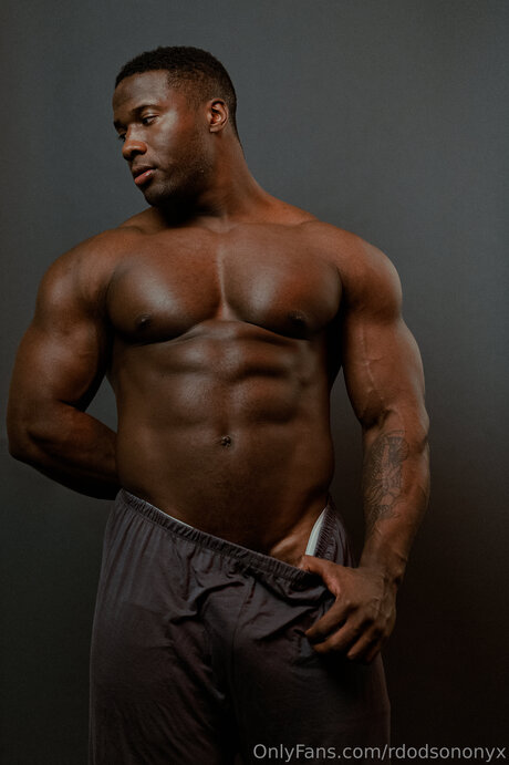 Rdodsononyx ポルノモデル 写真