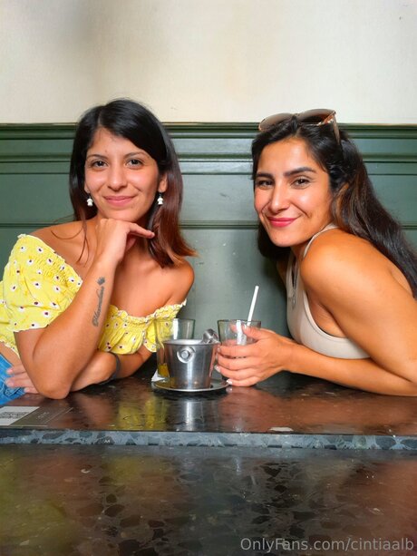 Cintiaalb 可愛いモデル 写真