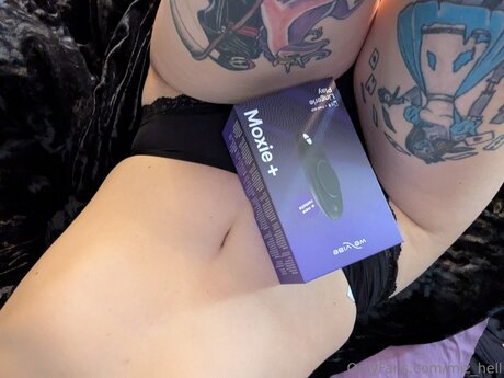 Miz Hell ポルノスター ヌード 写真