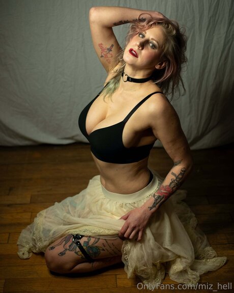 Miz Hell ポルノスター セクシー 写真
