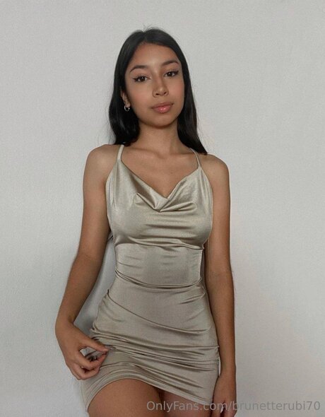 Brunetterubi70 ポルノモデル ギャラリー