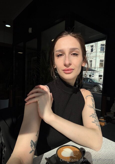 美しいベイビーOnlyFans セクシーヌード 画像