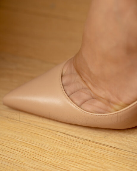 チンコを持つ女たち OnlyFans アートヌード ギャラリー