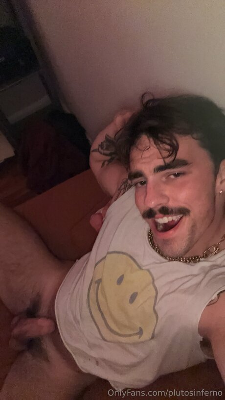 Plutosinferno ポルノ女優 写真