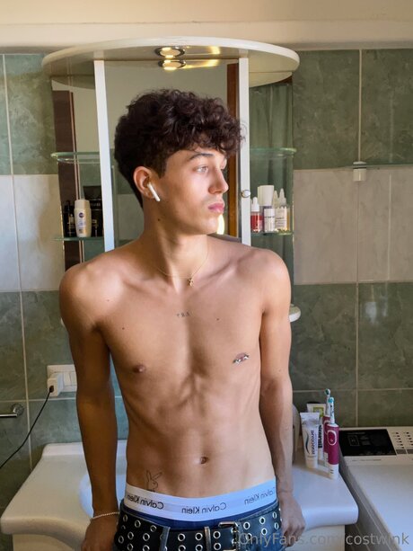 チンコを持つ女たち OnlyFans 無料セクシー 写真