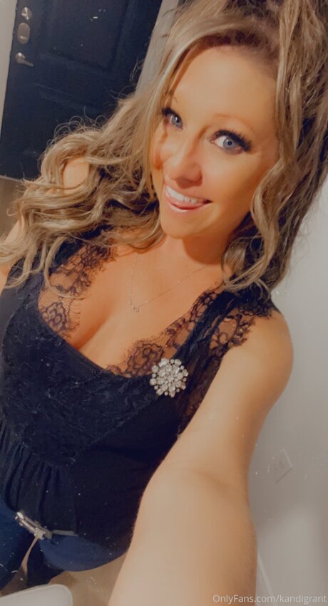 金髪ストリップOnlyFans ヌード 画像