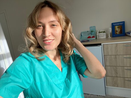 かわいい赤毛のOnlyFans 無料ヌード 写真