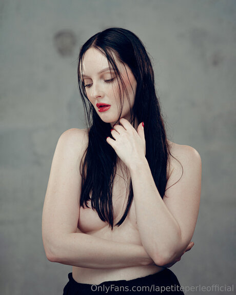 Lapetiteperleofficial ポルノスター ヌード 写真