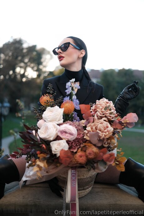 Lapetiteperleofficial ポルノモデル 画像