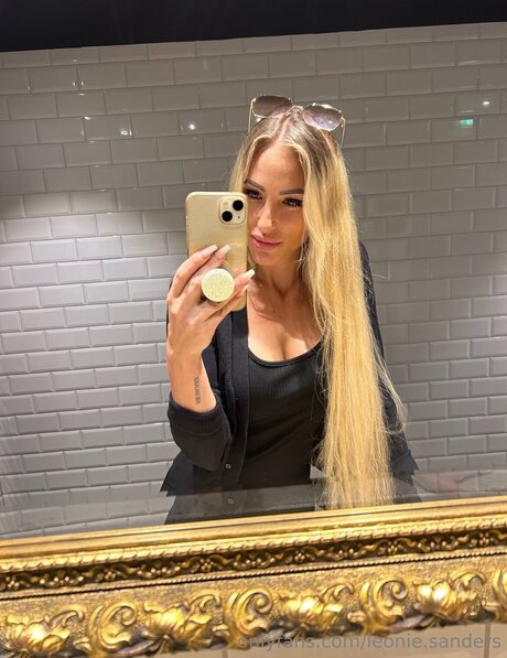 Leonie Sanders 最高のスター 写真