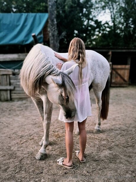 Leonie Sanders ポルノスター セックス 画像