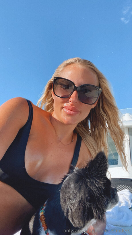 Leonie Sanders 高品質のスター 画像