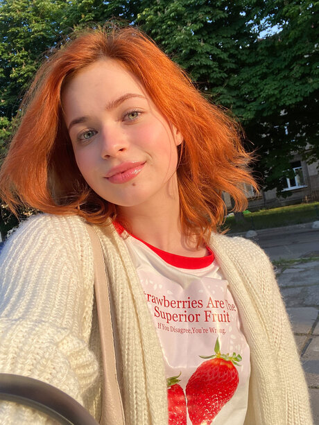 客室乗務員 OnlyFans トップ 画像