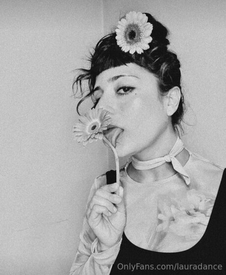 コメディアンのOnlyFans セクシーヌード 画像