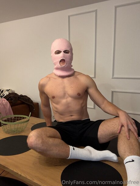 Normalnoahfree 裸のモデル 写真