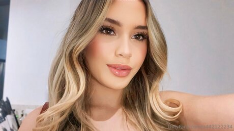 Sabrinasweeney モデル 画像