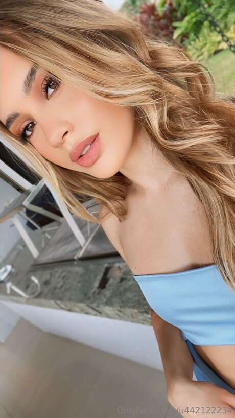 Sabrinasweeney ポルノモデル 写真