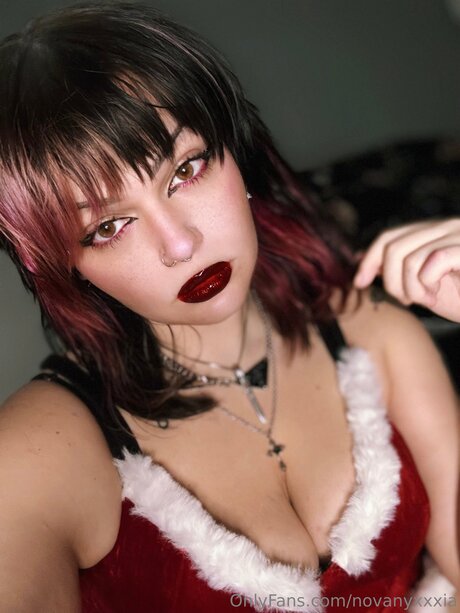 Novanyxxxia ポルノスター セクシー 写真