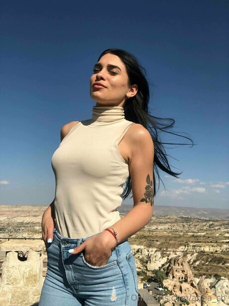 Mavissss ヌードスター 写真