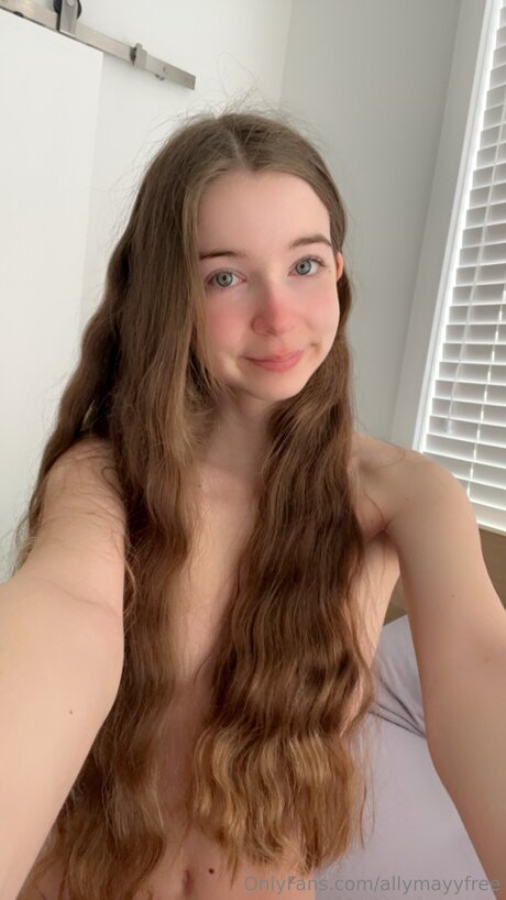 Allymayyfree ポルノスター 写真