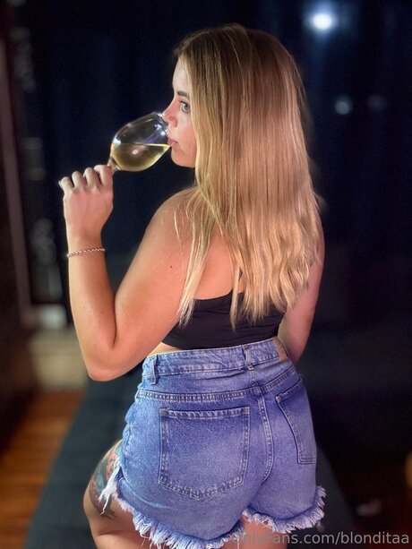 Blonditaa 最高のスター 写真