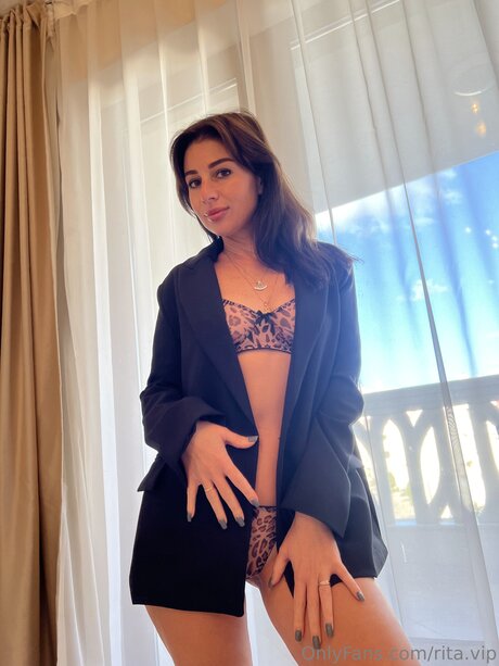 Rita Vip アダルトモデル 写真