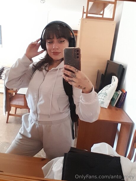 Anto Mey ポルノスター 写真