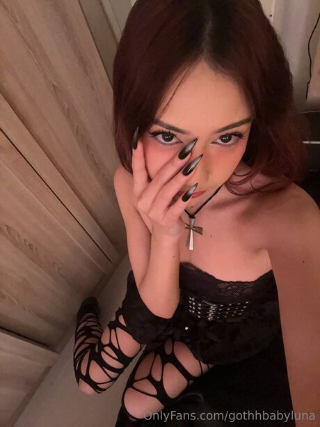 Gothhbabyluna 裸のモデル 写真