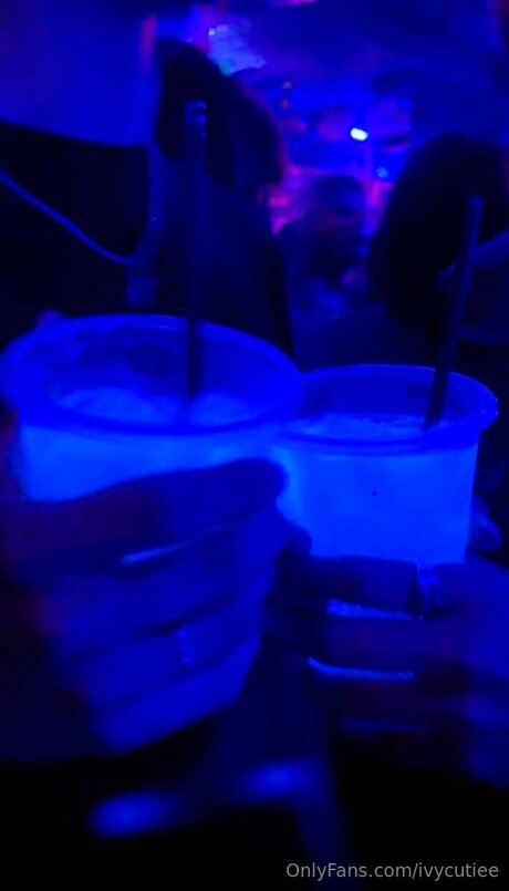 アジア人のタトゥー OnlyFans アートヌード 写真