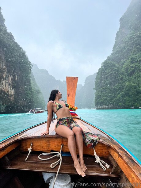 巨乳とお尻のOnlyFans セクシーヌード ギャラリー