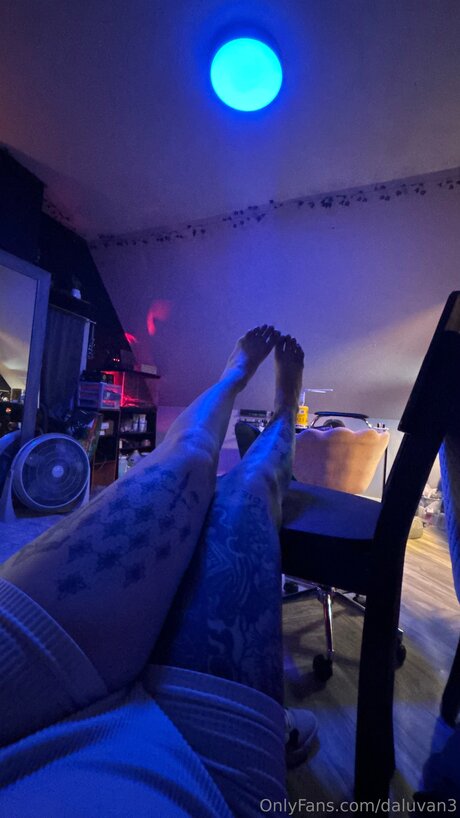 レズビアン ストラップオン OnlyFans 無料ヌード 写真