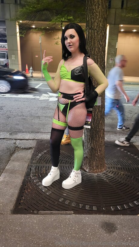 フィンドムオンリーファンズ エロチック 写真