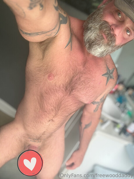 黒髪の熟女OnlyFans セクシーヌード 写真