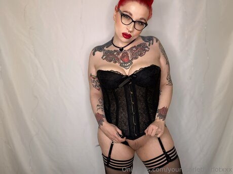 Yourscarletharlotxxx 素敵なポルノスター 画像