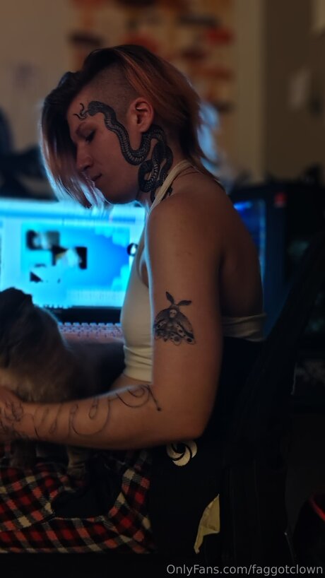 Faggotclown セックスポルノスター ギャラリー