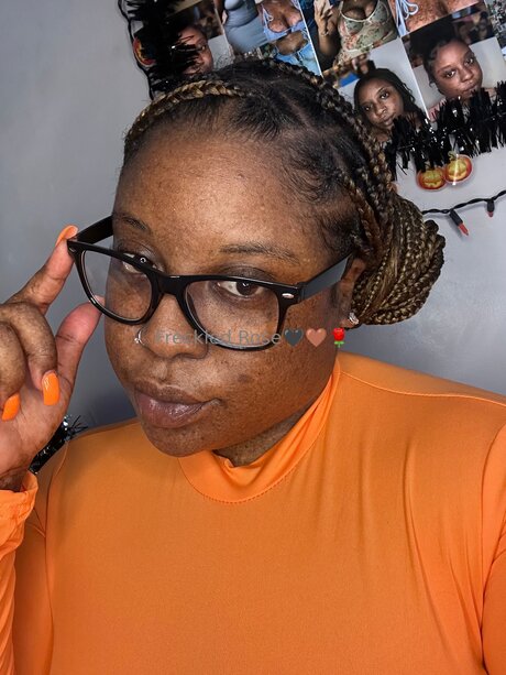 コメディアンのOnlyFans アート裸 ギャラリー