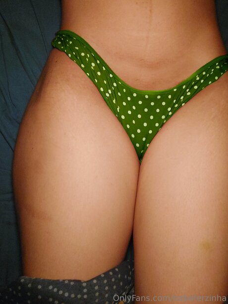 ゲイランジェリーOnlyFans 美しいヌード 画像