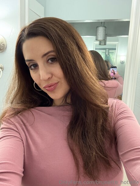 Brunette Hotwife トップ女優 画像