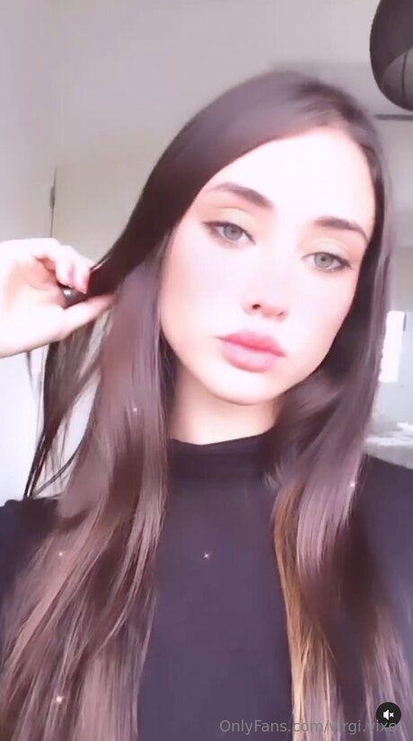 Virgi Vixen ポルノモデル 画像