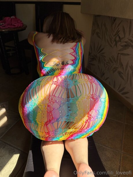 Lili Loveofi アダルト女優 画像