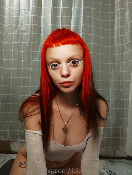 Lizi Goldenblazefree ポルノスター xxx 写真