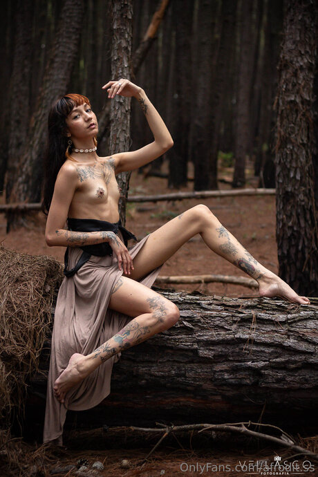 曲線美の裸OnlyFans ヌード 画像